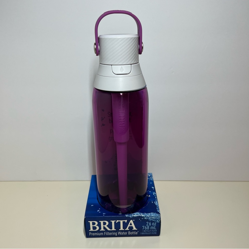 NWT Brita Premium Filtering Water Bottle 26 oz